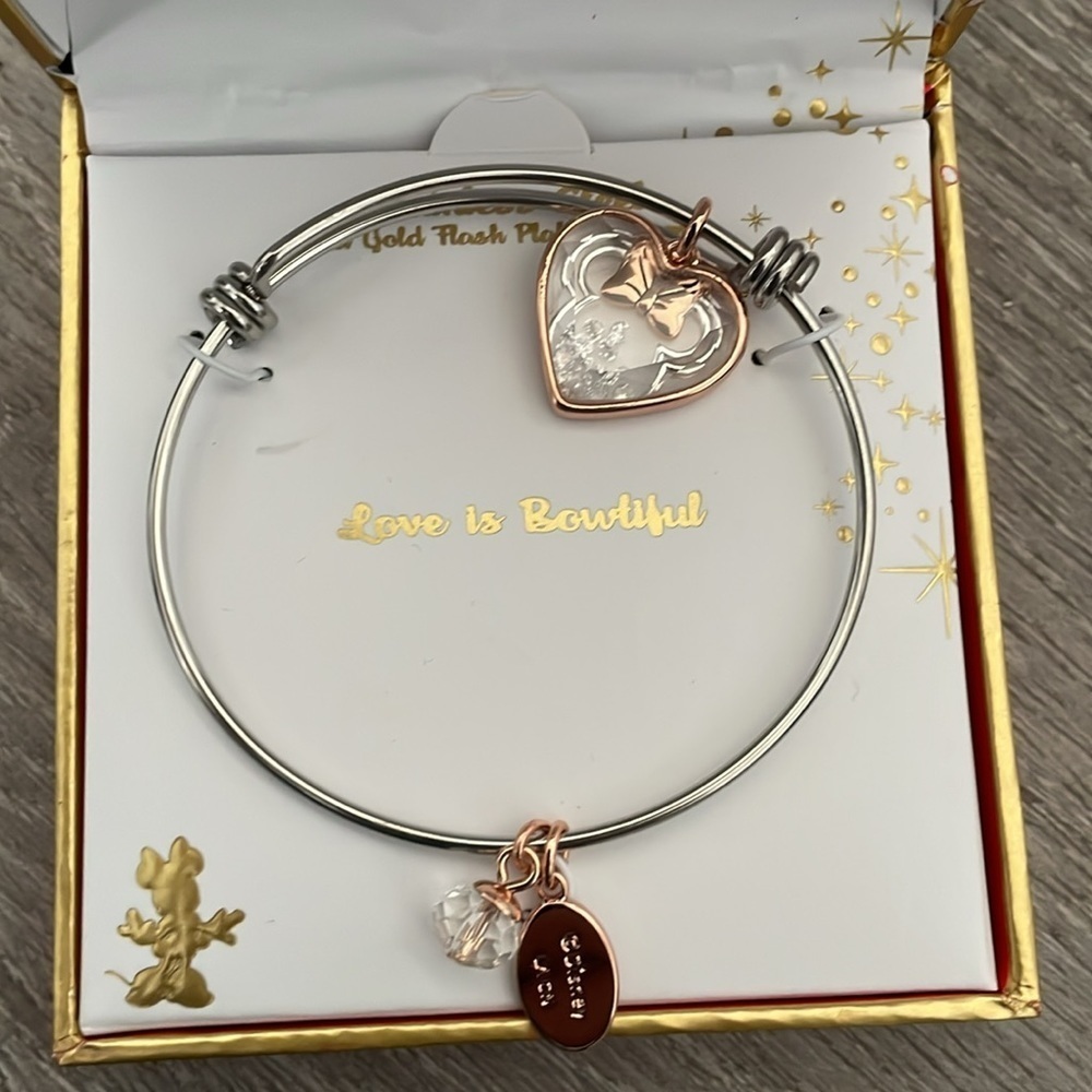 Brand New Disney Love is Bowtiful Bracelet Sterling Silver Heart Charms Minnie